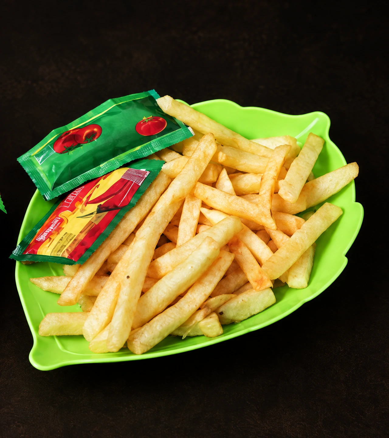 Kentang Goreng ditampilkan sebagai satu sajian atau gelas, dari visual menu pemilik yang dirapikan dengan AI